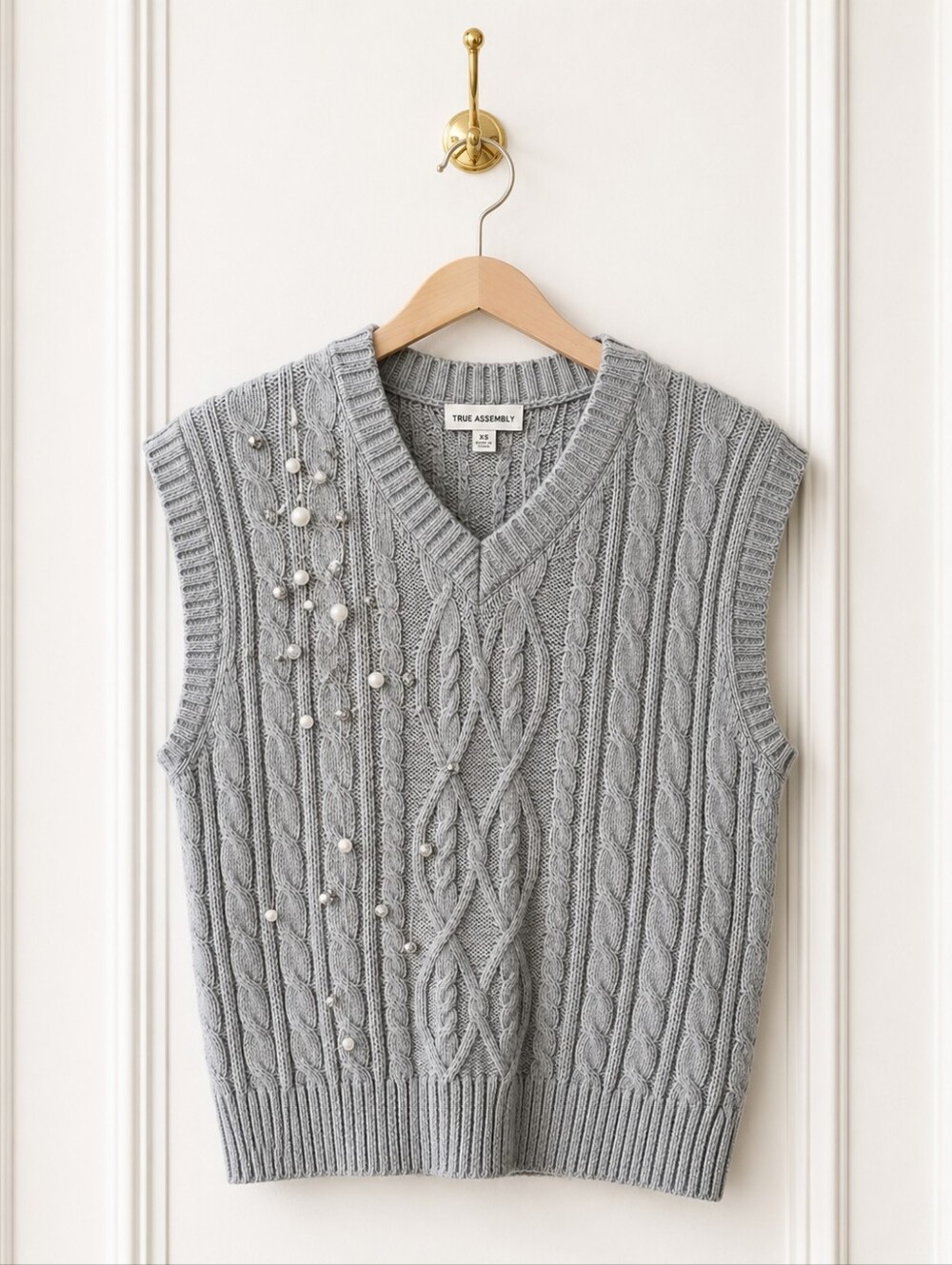 Free Assembly Pearl & Rhinestone Embellished Gray Cable Knit Sweater Vest Small - Picture 7 of 10